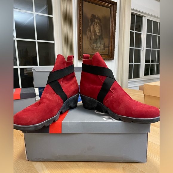 Arche Red Booties - Picture 2 of 4